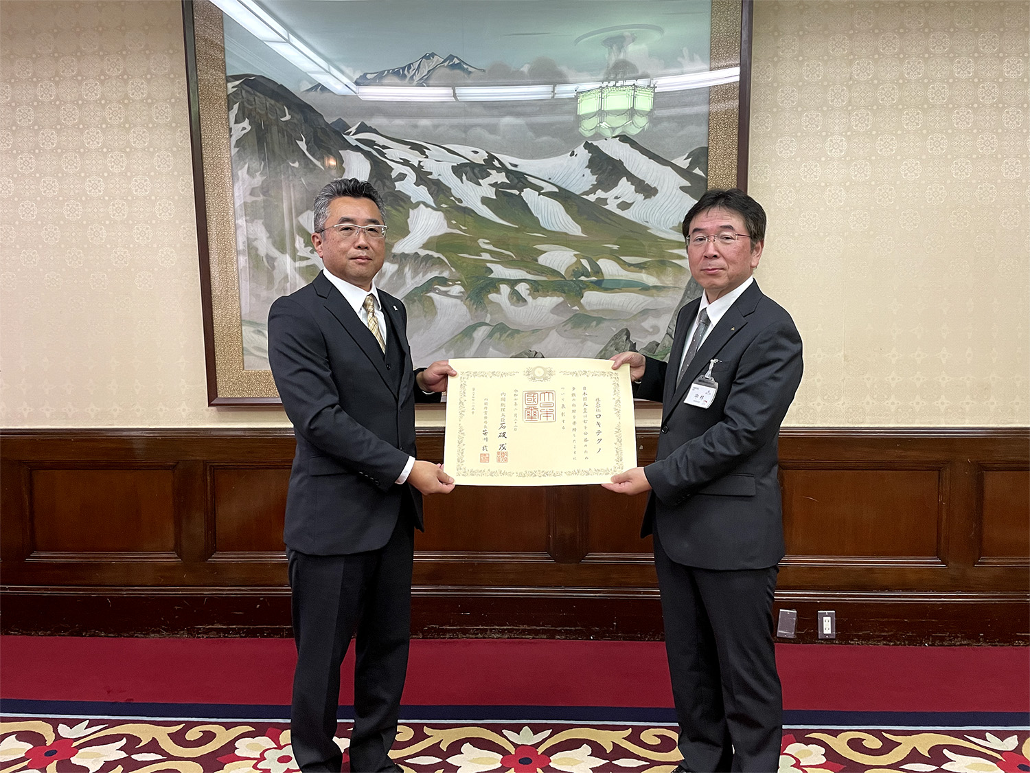富山県への寄付に対する紺綬褒章受章